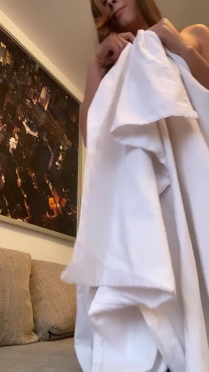 Funsized Brunette Babe's Towel Tease to Cum Blast