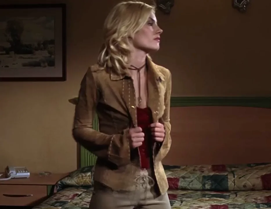 Elisha Cuthbert's Slutty Striptease Tease in Girl Next Door