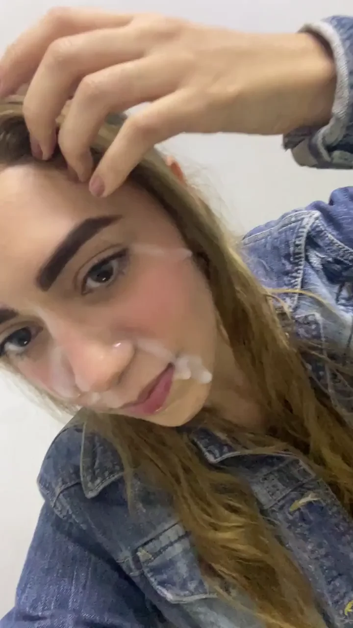I love going out and meeting new people, because I never know when I'm going to get a surprise facial 😁