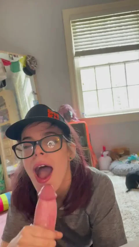 Post-Work Cock-Sucking Slut Hehe 😈🍆💦