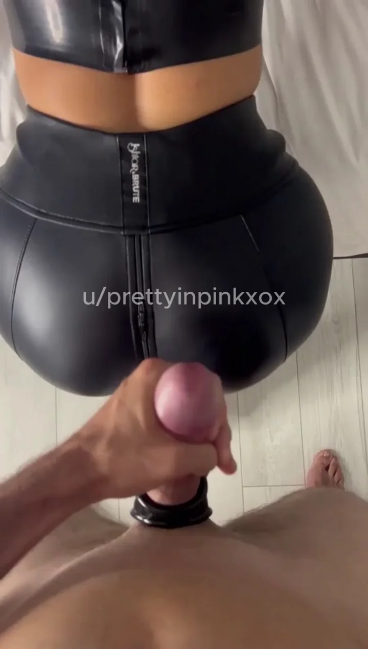 Latex Ass Bombshell Gets Cum-Drenched in Shiny Leggings
