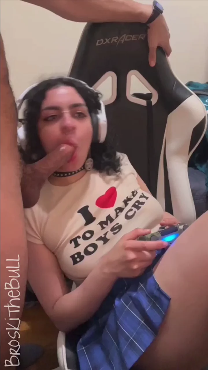 Soul Sister Gamer Slut Ignores & Sucks Cock 😋🎮🍆
