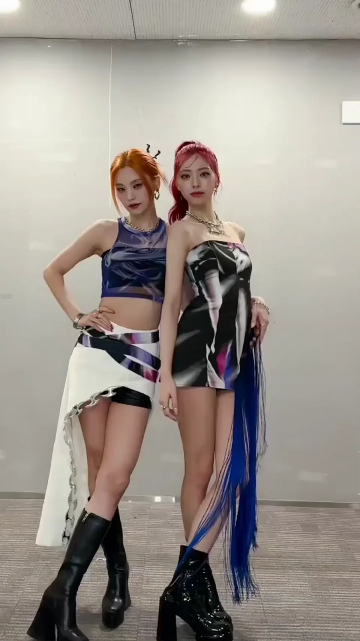 Itzy - Yeji & Yuna