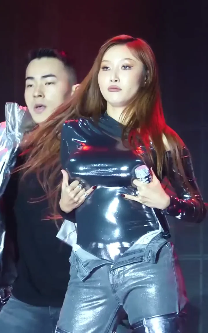 Mamamoo - Hwasa