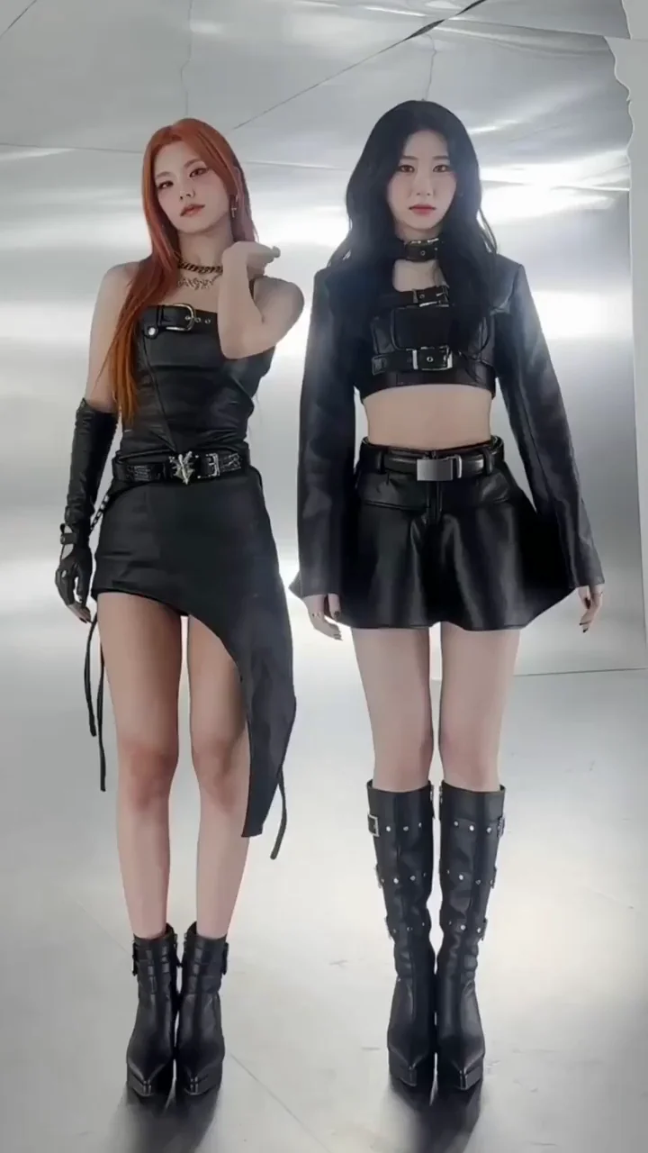 Itzy - Yeji & Chaeryeong