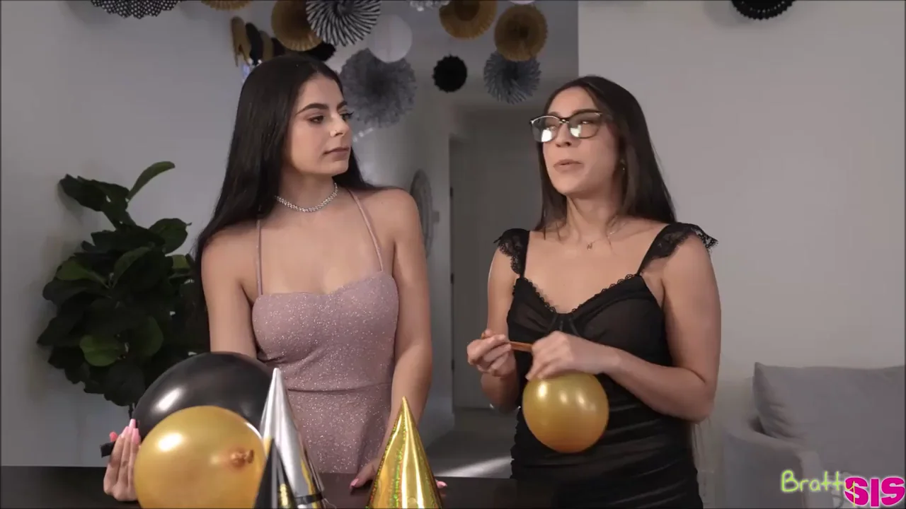Madison Wilde & Angel Gastosa: Slutty Curves Ring in the Nude Year