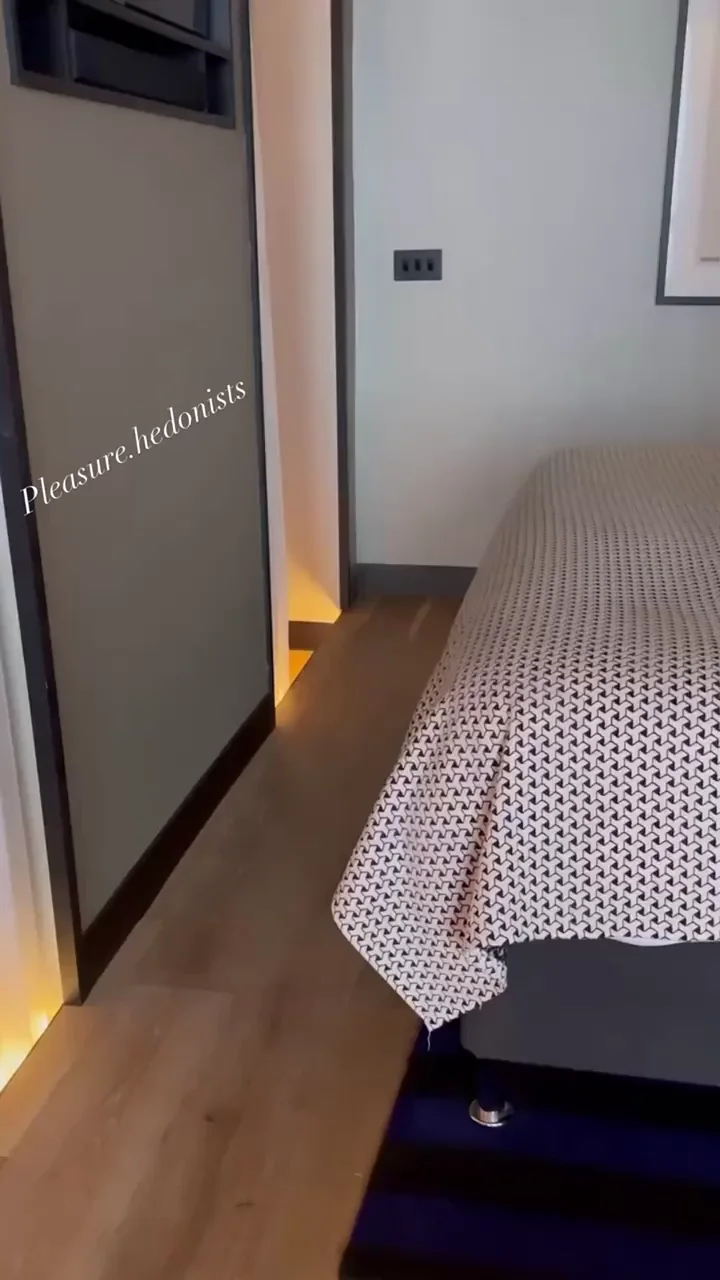 Legs for days