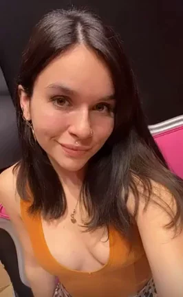 no panties under my skirt means quick backstore fuck, any takers?