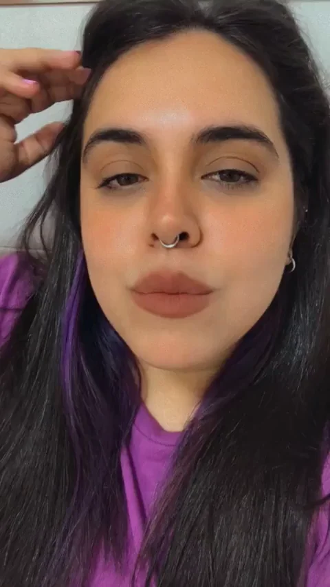 They say that Latinas have a good smile