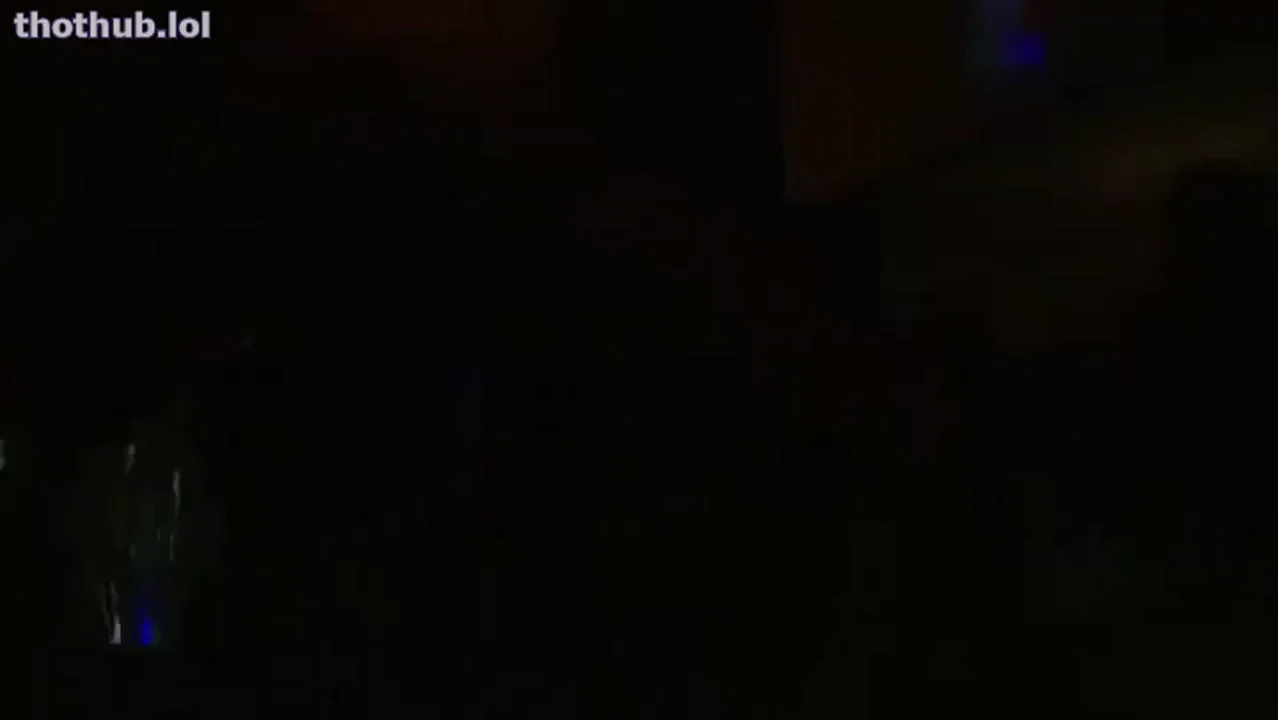 Mia Khalifa bodypaint Lapdance