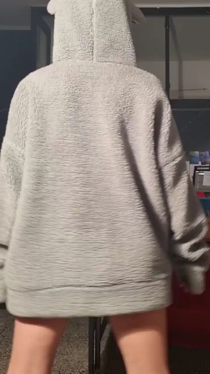 Petite Slut Teases Her Juicy Ass 🍑🐻