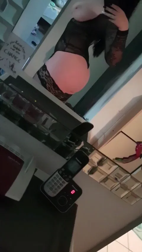 Worship This Pregnant MILF's Juicy Curves ❤️🍑