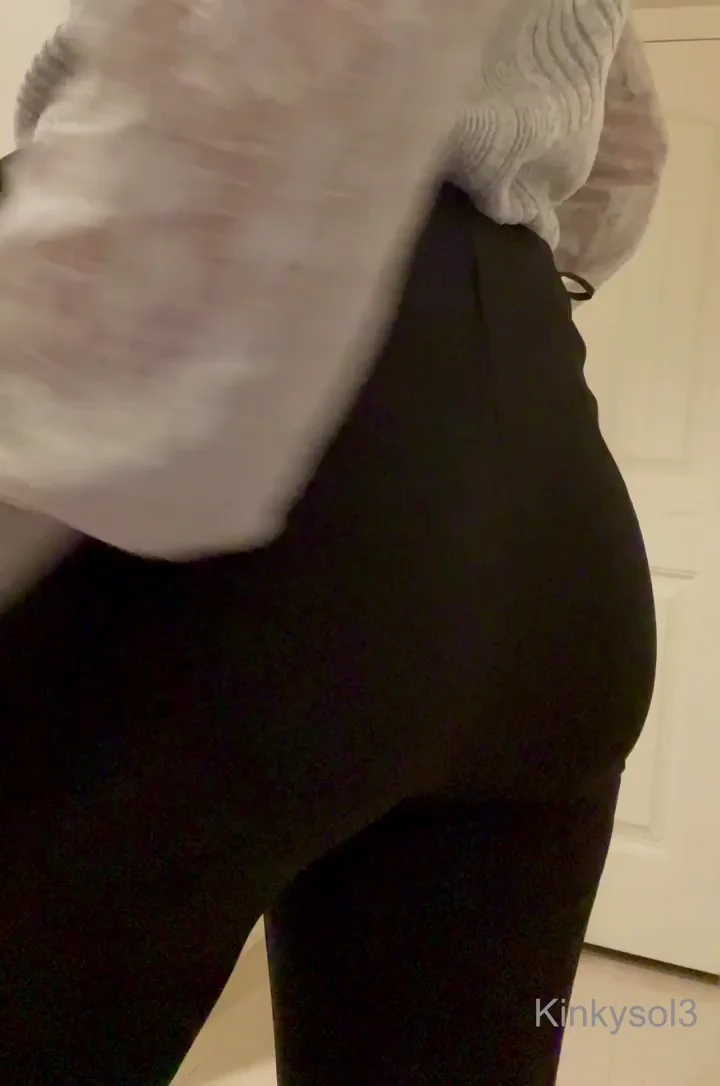Latina MILF's Juicy Ass Tease for Rimjob Lovers