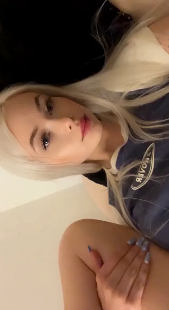 Blonde Teen Slut Sends Jerk-Off Vid to Every Upvoter 😈💦 Auto-Reply On!