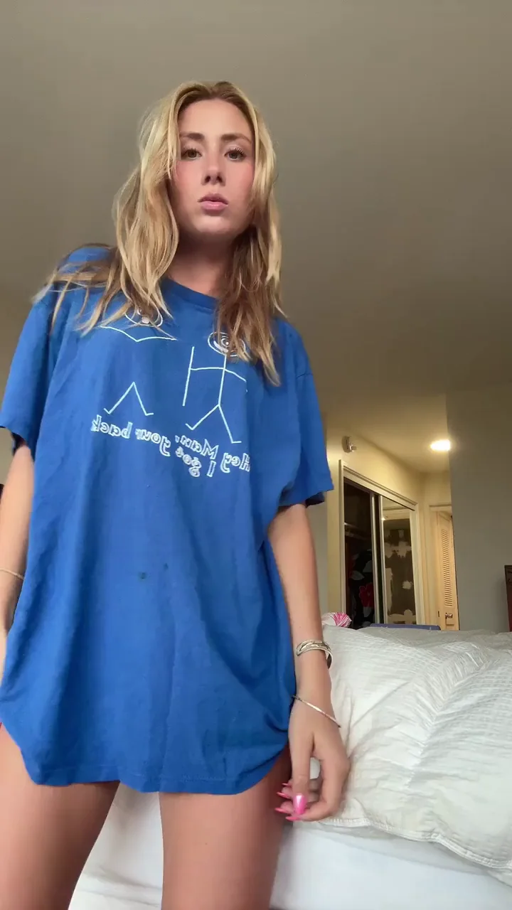 College thot with daddy issues