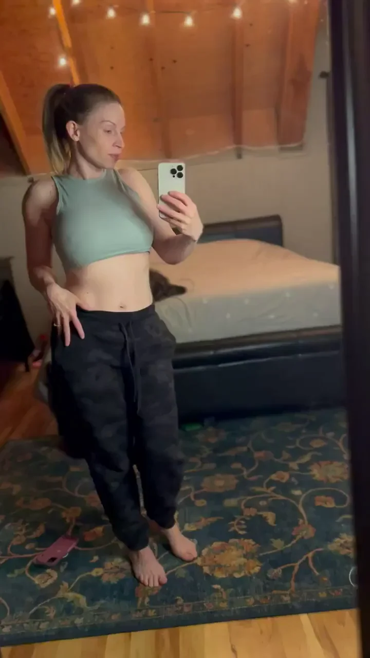 Casual MILF Teases with Massive Tits Flash 💦🍒