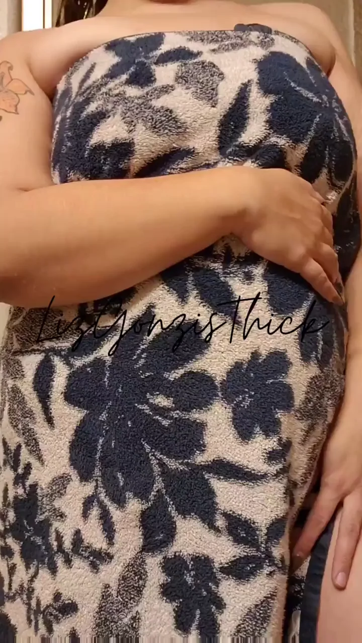 29yo Thick MILF Teases with Massive Tits & Thicc Ass 🔥🍑