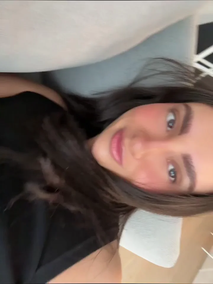 👆‹ Reddit nerds, which cheeks do you like more?