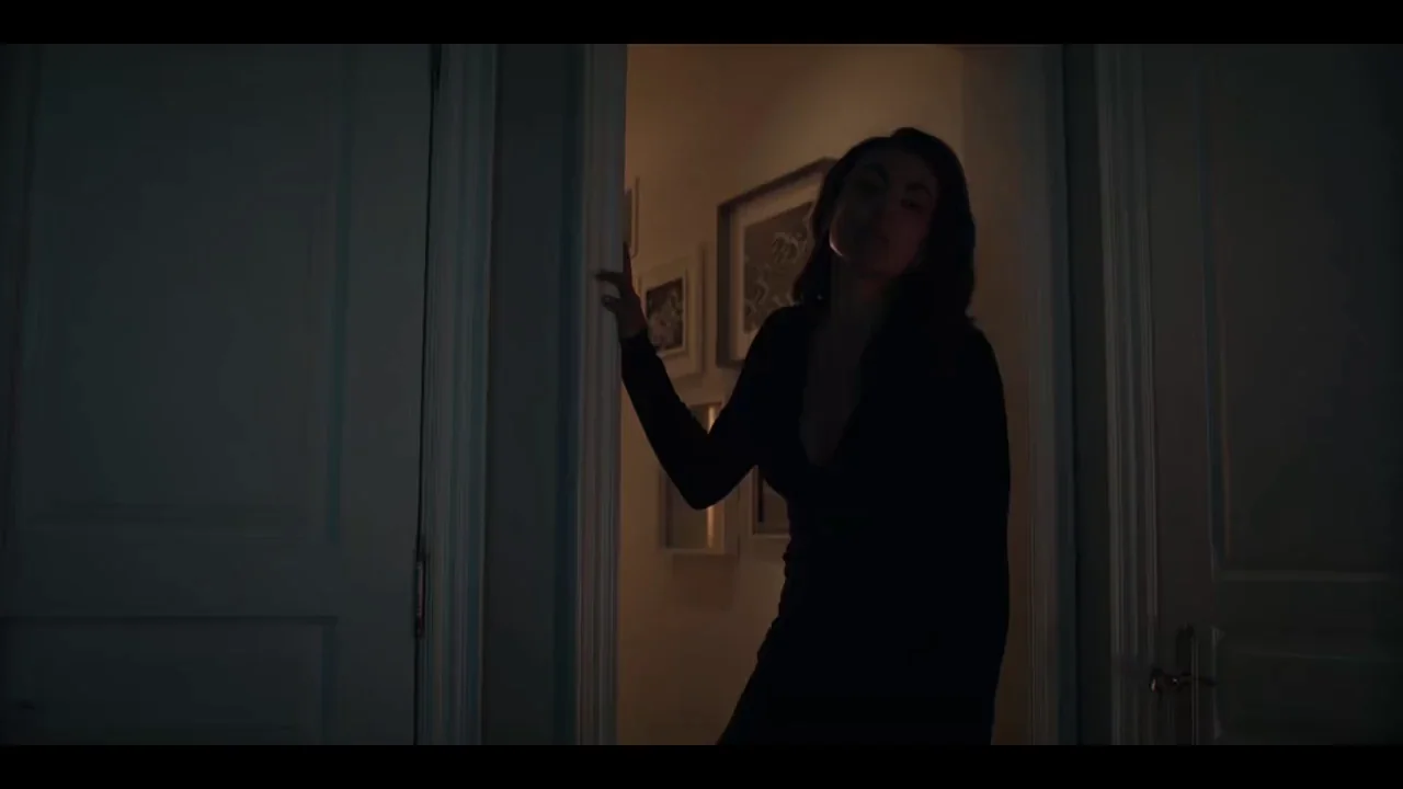 Serinda Swan’s Sultry Lingerie Tease in Reacher S02E06 🔥🛏️