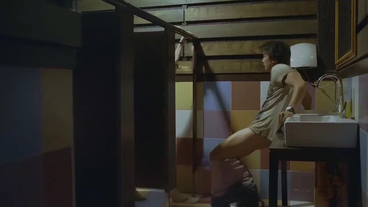 Chloe Reyes acrobatic plots in A Girl and a Guy (HD, slow motion)