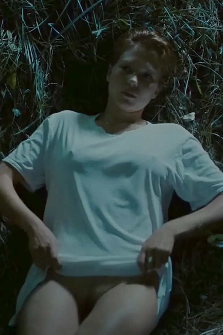 Lea Saydoux's plot reveal in 'Grand Central' (2013)