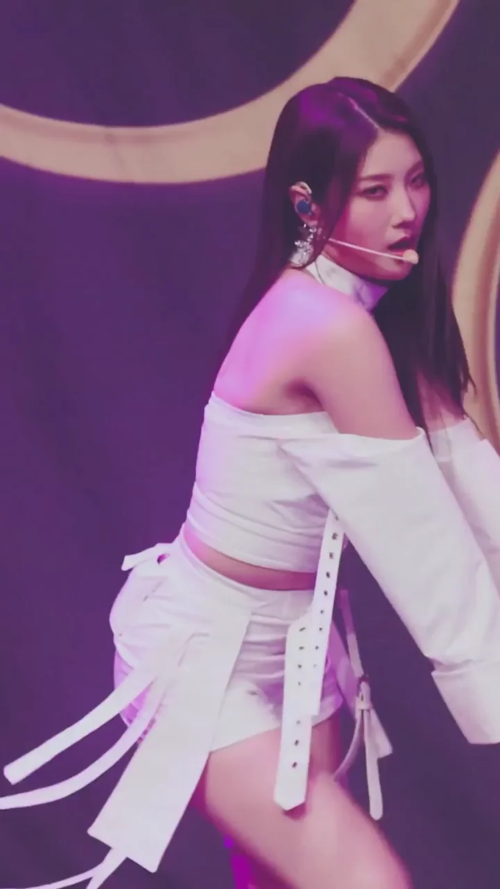 Purple Kiss - Chaein