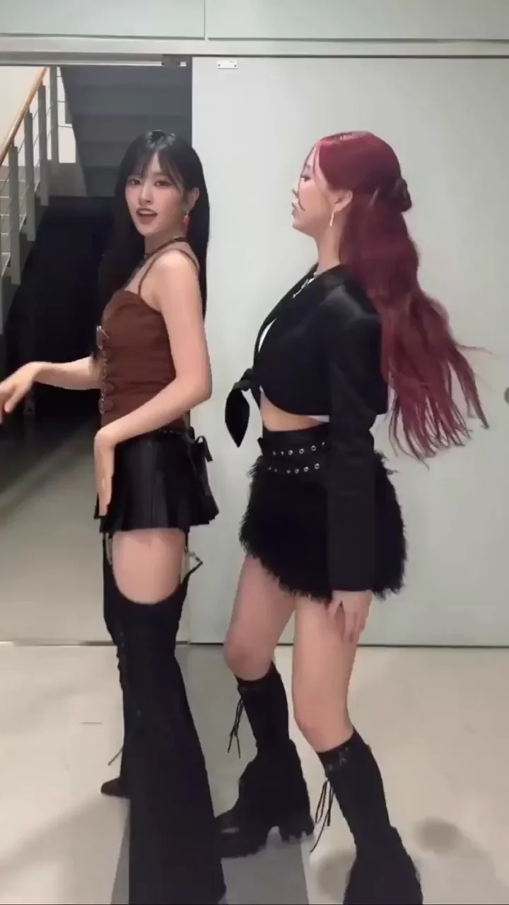 ITZY - Yuna and IVE - Yujin