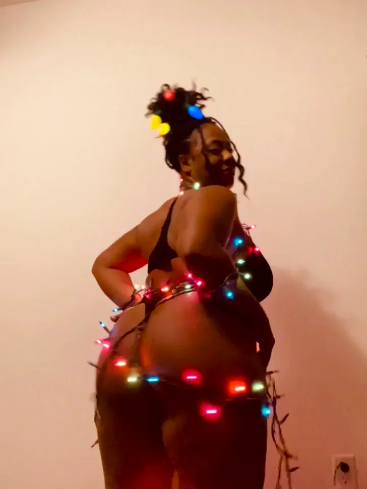 Merry Xmas Lights on My Big Ebony Ass & Tits 🍑💡🎄
