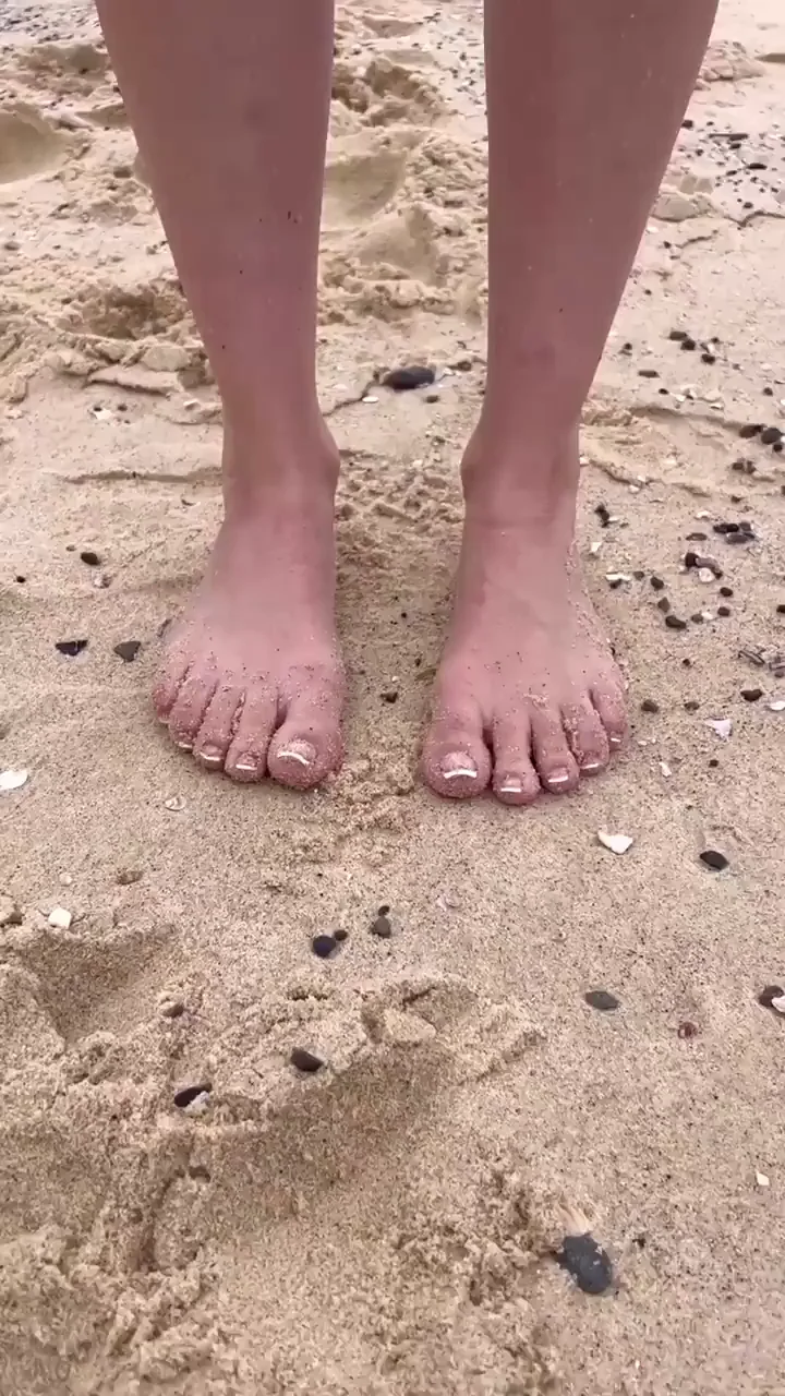 I'll be at the beach everyday this summer! [GIF]