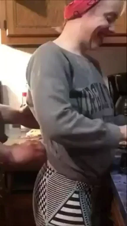 🔥 Horny Kitchen Wife Gets Groped & Grinded 😈🍑
