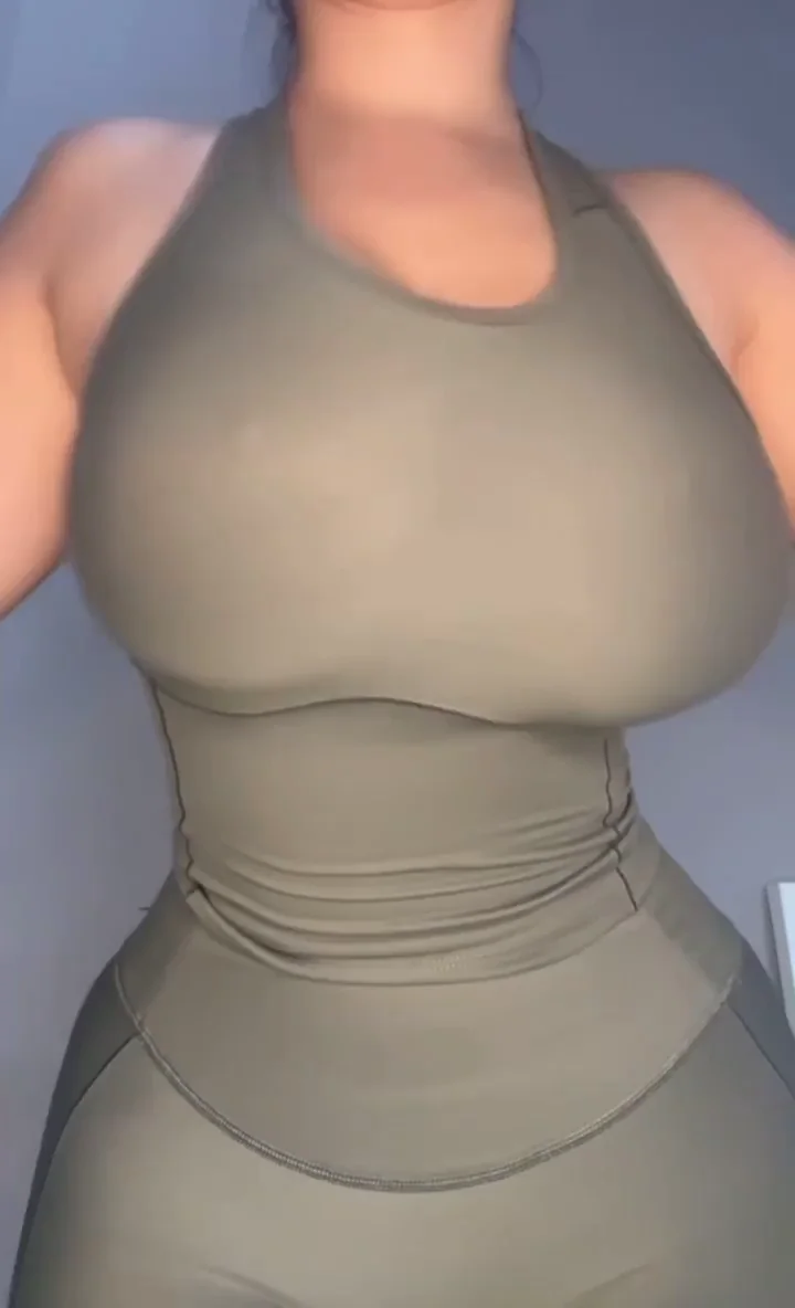 Letting My Massive Tits Breathe Free 😍🍈🍈