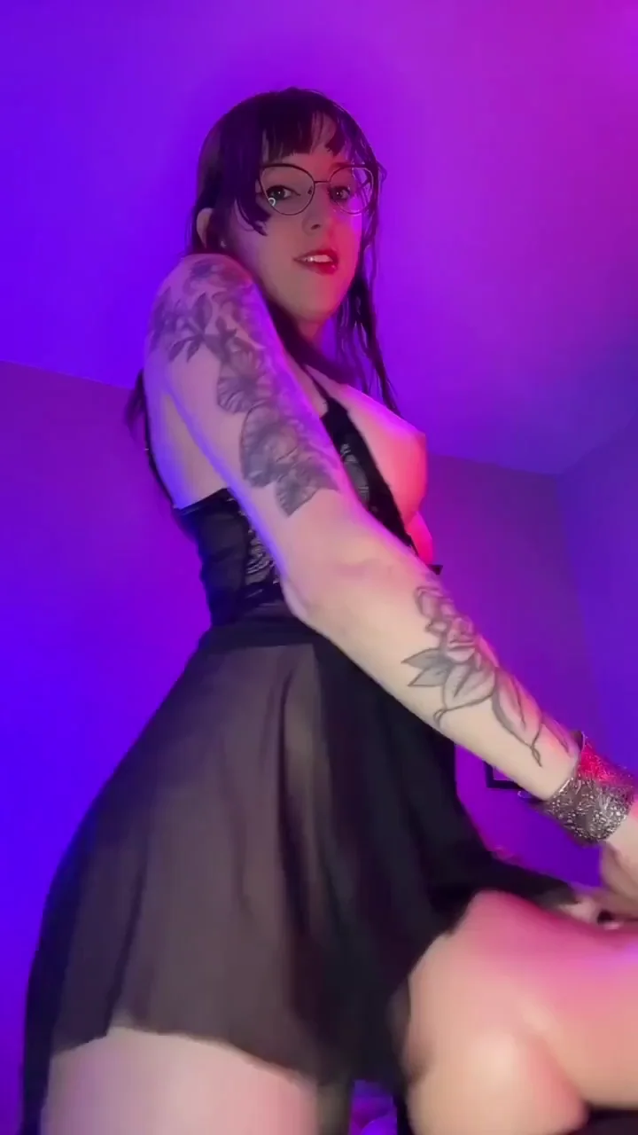 goth girls inside you like this, are you squeezing the cum out of her or make her last longer?