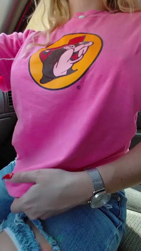 If I'm wearing my favorite shirt, you're gonna see your favorite tits!