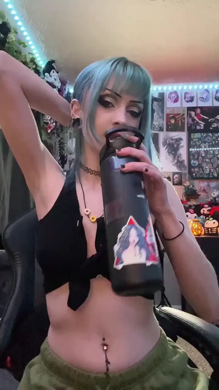 Neon-Haired Goth Babe Sucking That Thick Black Dildo 😈💦