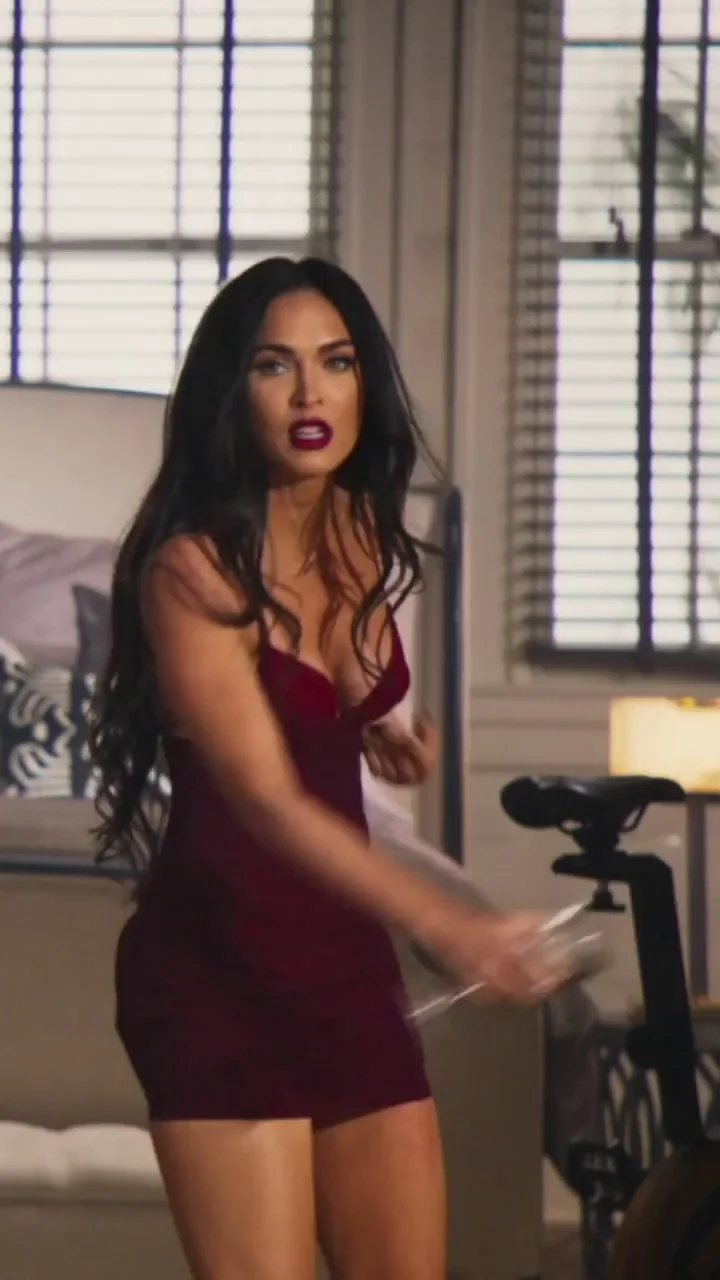 🔥 Megan Fox's Big Tits Tease in Expend4bles 💋