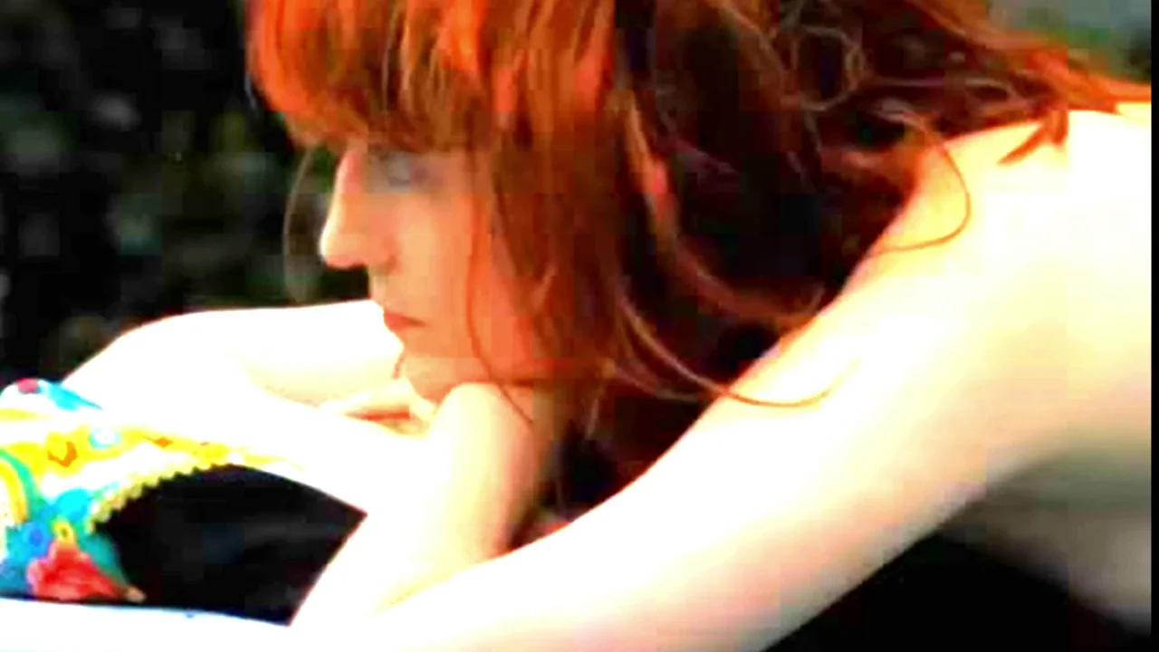 Florence Welch's Juicy Natural Tits in Odyssey 😍🍒