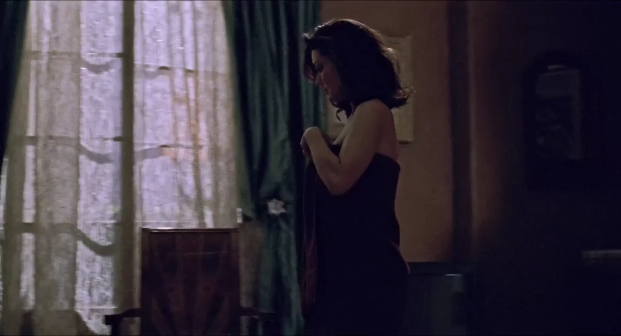 Laura Harring's full frontal plots and Naomi Watts' topless plots in Mulholland Drive (4K source, brightened)