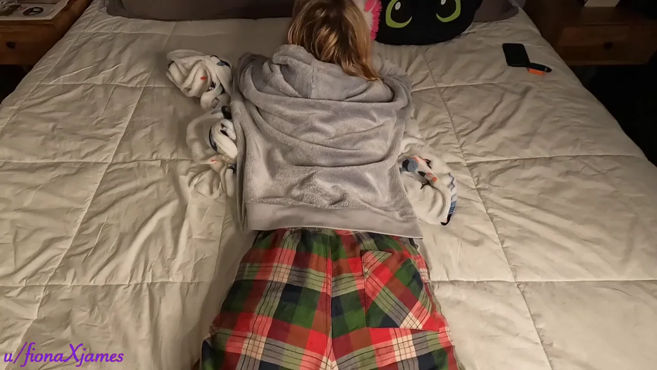 Scooping His Fresh Creampie Cum Straight from My Teen Pussy! 🤤💦