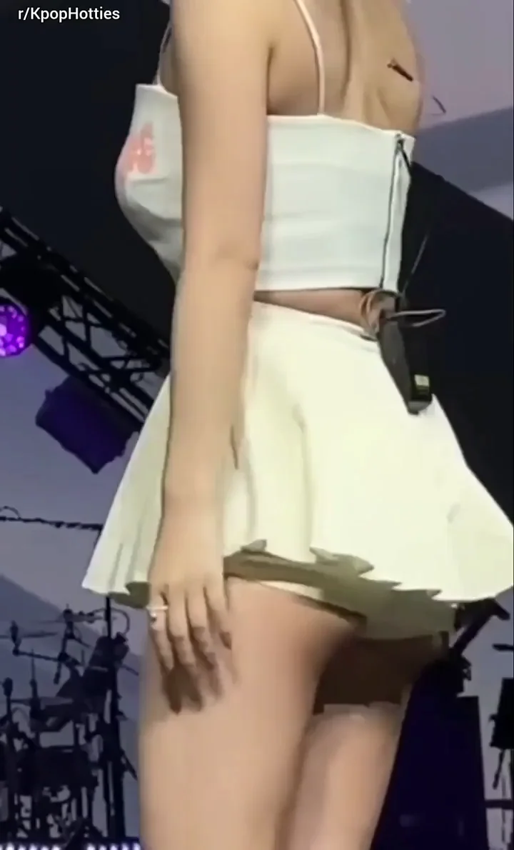 🍑 TWICE Momo's Juicy Ass Compilation 🔥