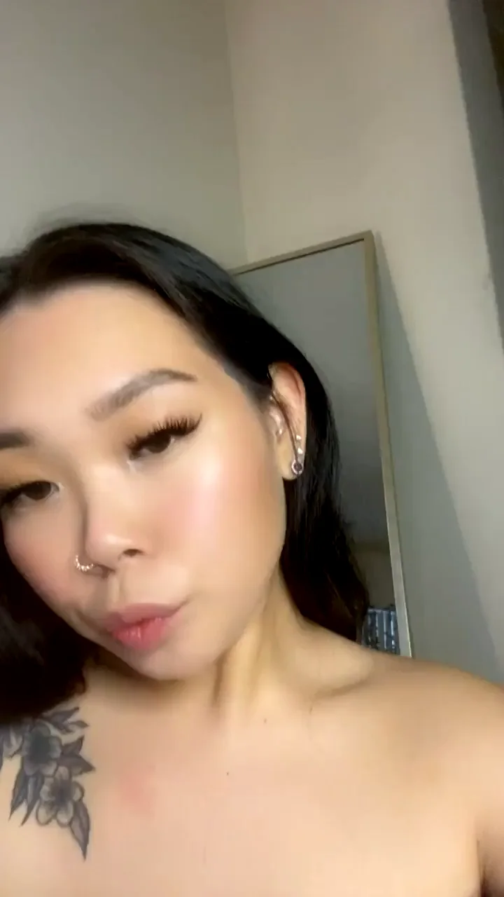 Peek a boob !