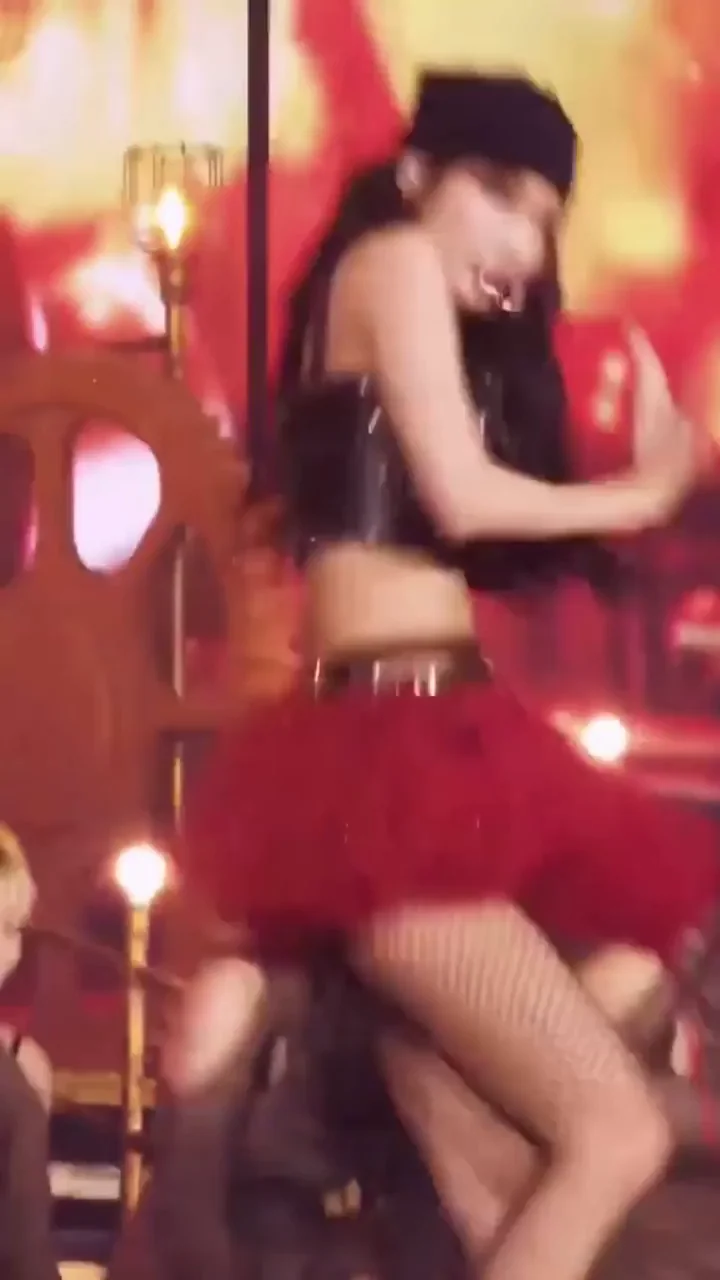LE SSERAFIM Chaewon: Slutty Red Tutu Twerk Tease on Stage