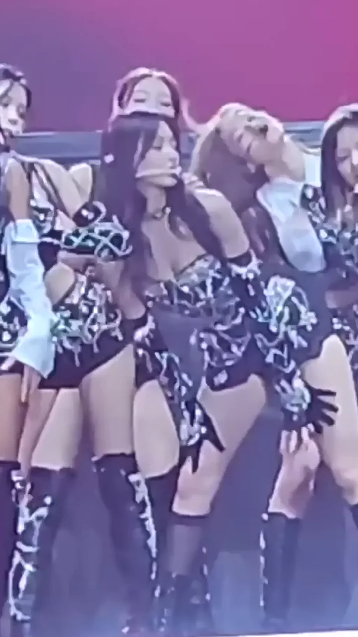 Tzuyu and Jennie Kpop Sluts Mic Tease Fap Fest