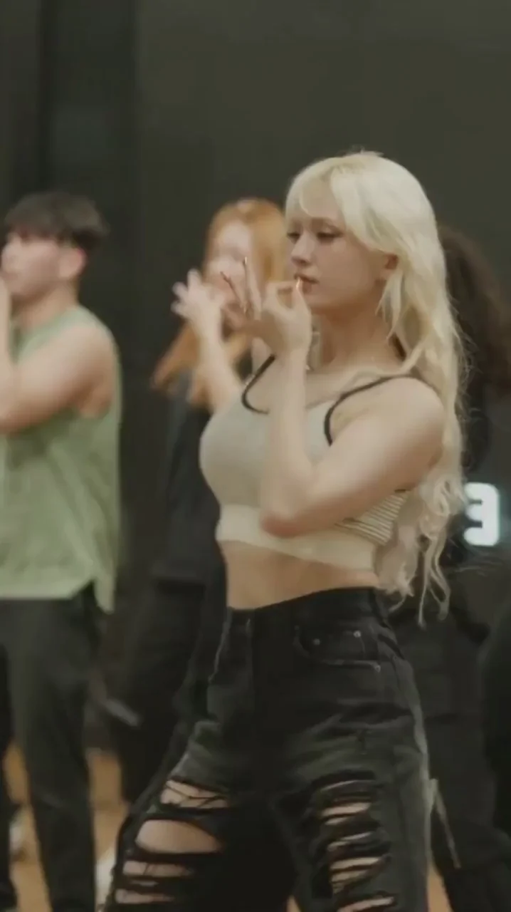 Jeon Somi Blonde Bombshell Dance Tease 💋🔥