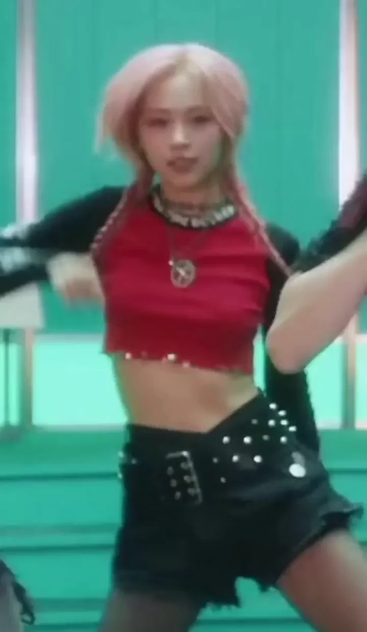 🔥 ITZY Ryujin Pink-Haired Slut Dance Tease 💦