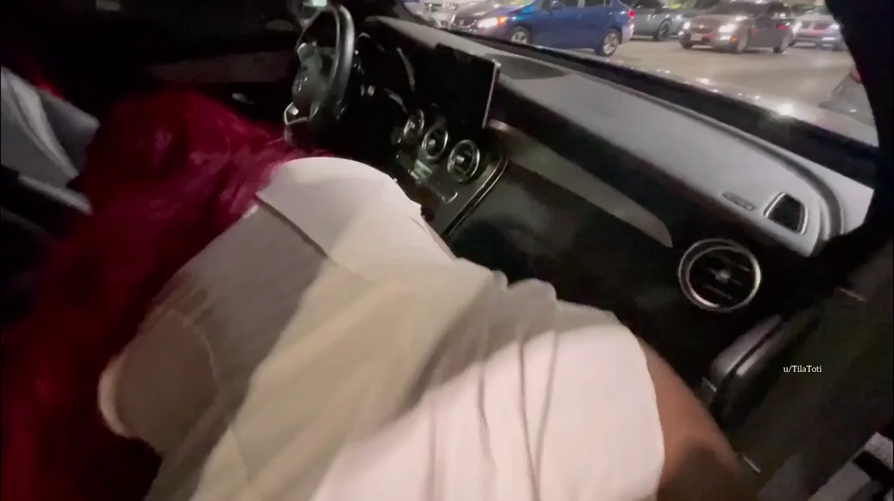 Late night fuck in the busy city