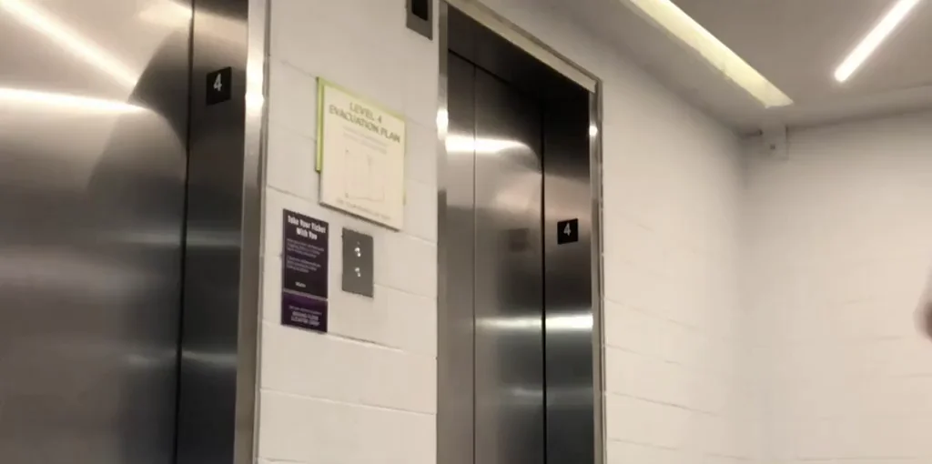 FULL Nude in Public Elevator - RISKYYY ?