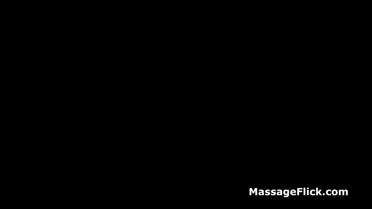 [FFF] Threesome lesbian oral train during massage
