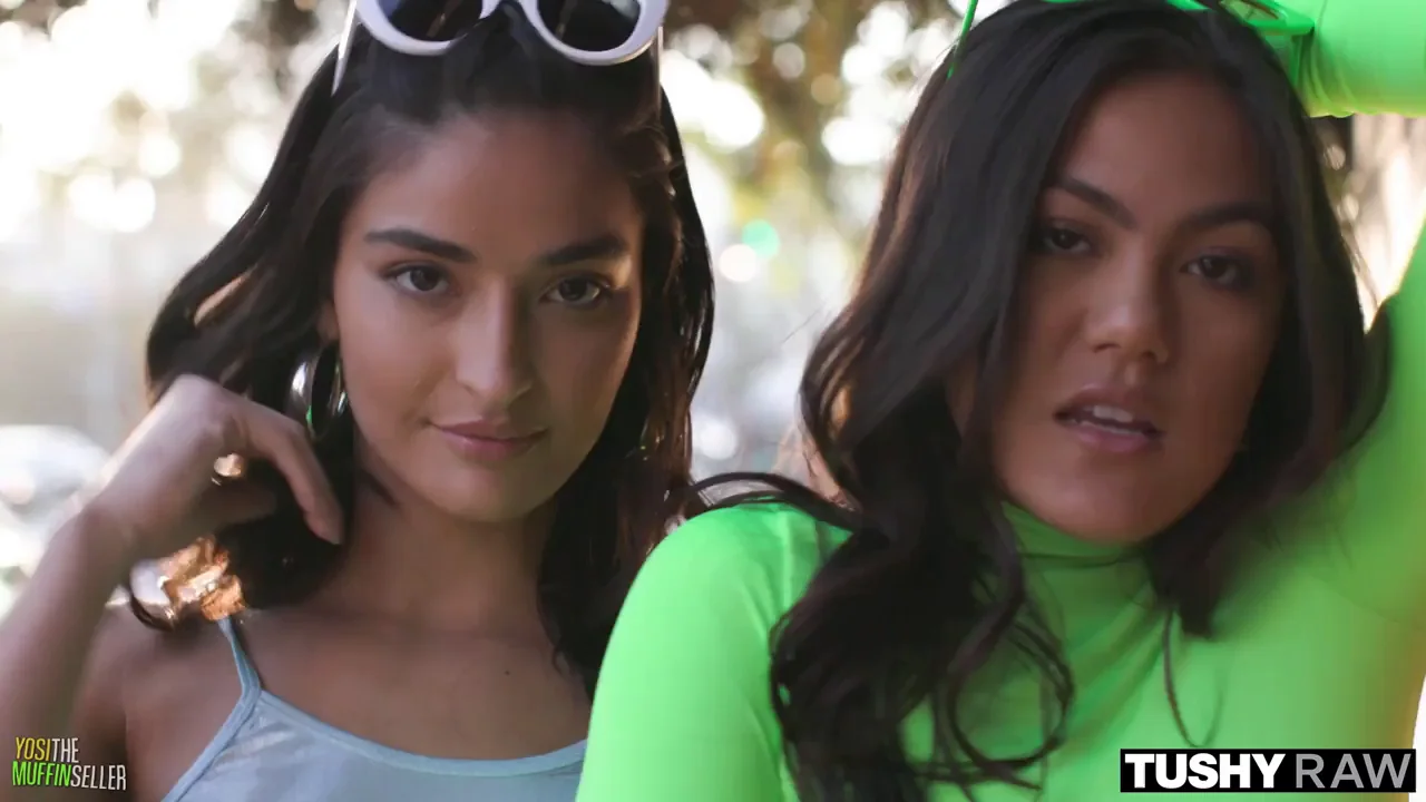 Yellow & Green: Emily Willis vs. Kendra Spade