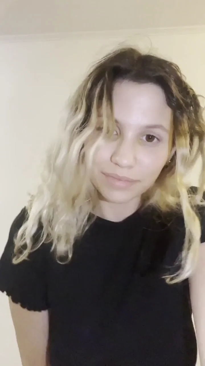 My naturaal titties will hypnotize you [gif]