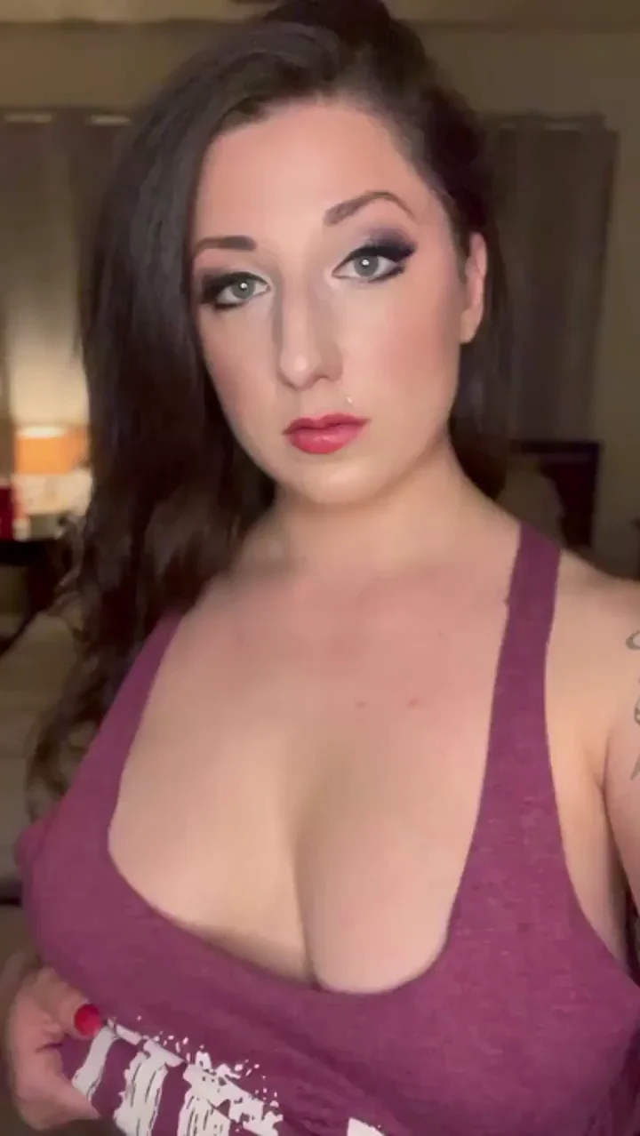 Surgeon General Alert: Voluptuous Hotwife's Massive Titty Drop Will Crash Your Car